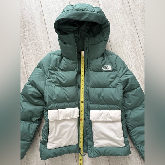The North Face Puffer Jacket Women’s - Picture 6 of 9